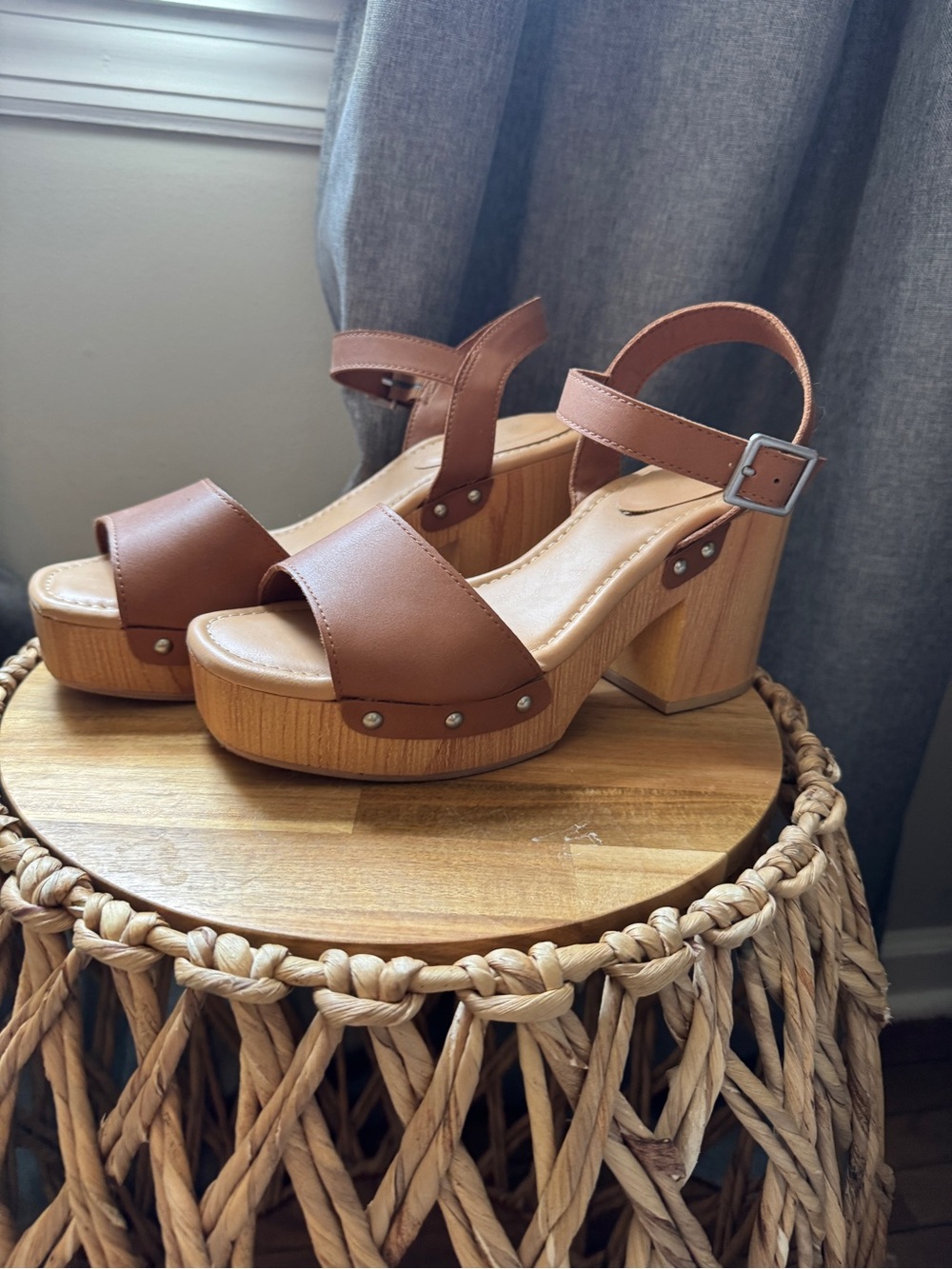 Universal Thread Tan Platform Sandal with Buckle Ankle Strap